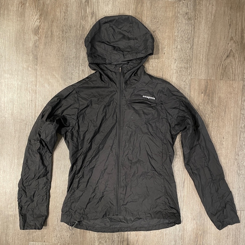 Patagonia Women’s Black Hooded Ultra Lightweight Packable Windbreaker Jacket